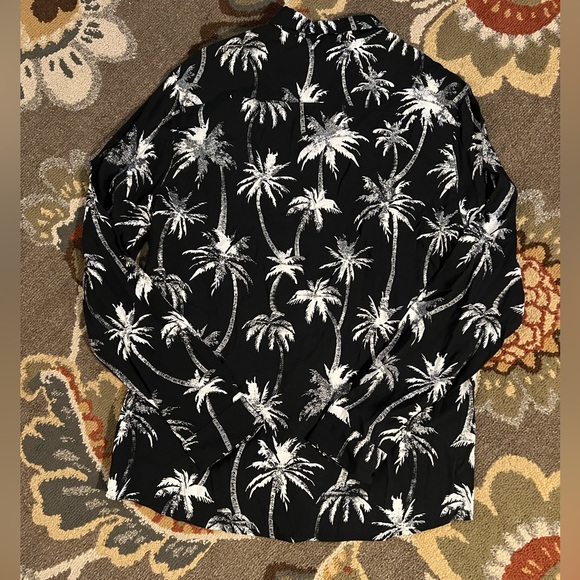 H&M button Up - Picture 2 of 5